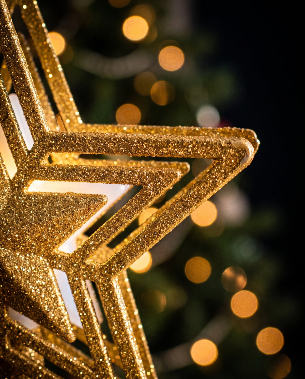 Close-up of Stella's coarse gold glitter surface and layered hollow star construction